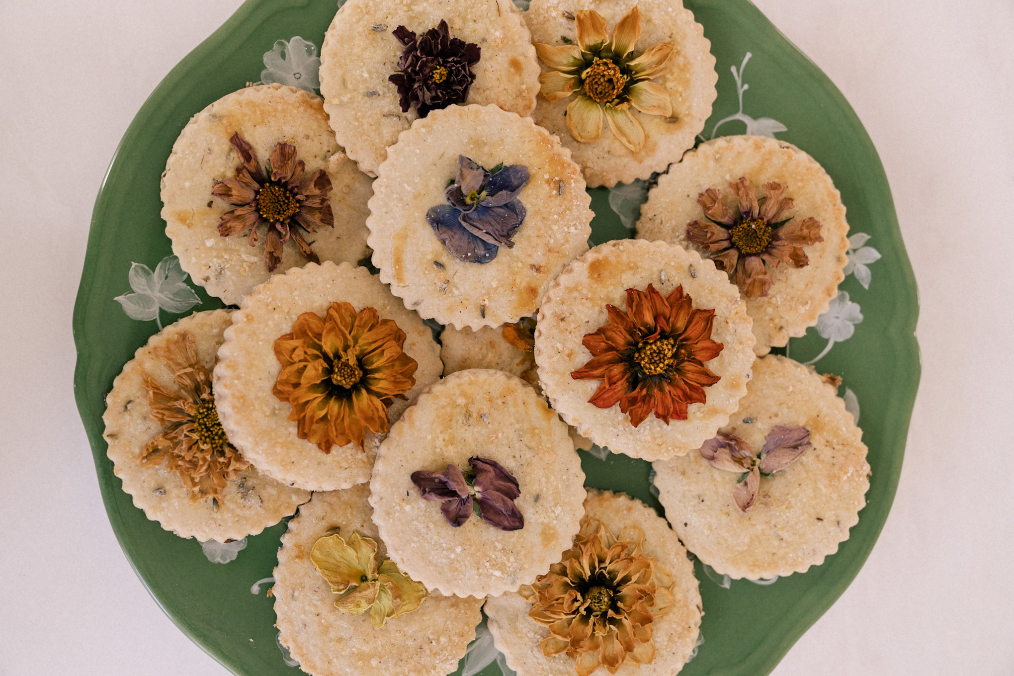 cookies with edible flowers