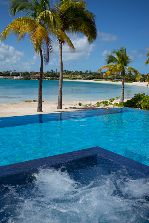 galmeetsglamjumbybayresortantiguapoolvilla Julia Berolzheimer