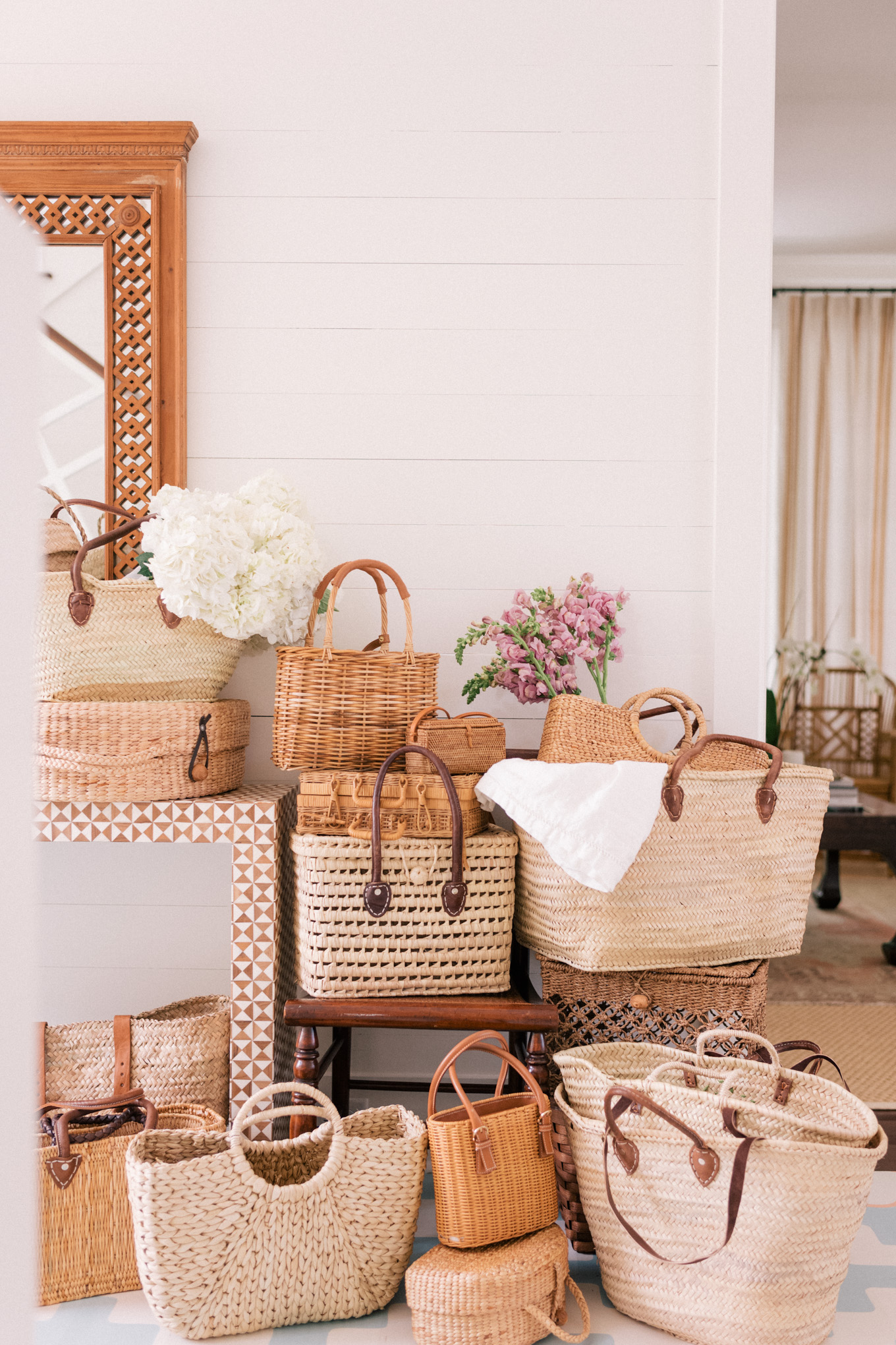 Beach Backpack Straw Picnic Basket With a Leather Fruit Basket