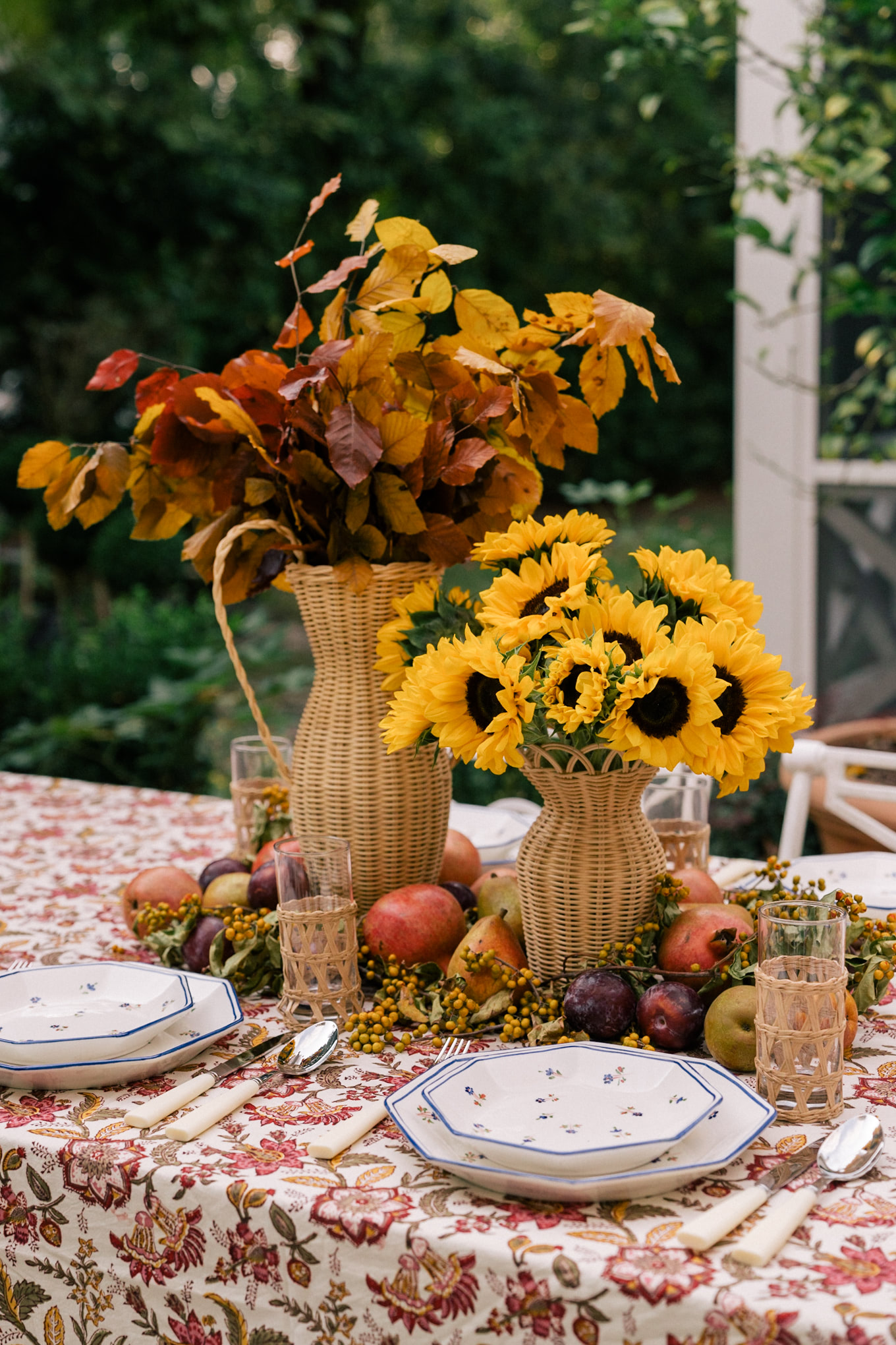fall colorful entertaining tablescape