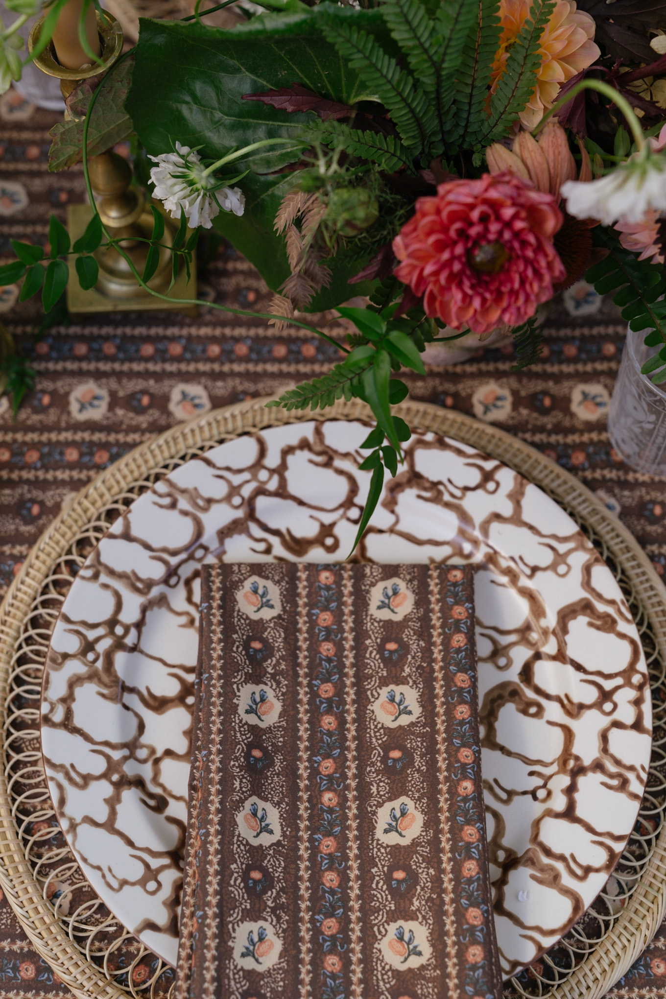 brown floral holiday table