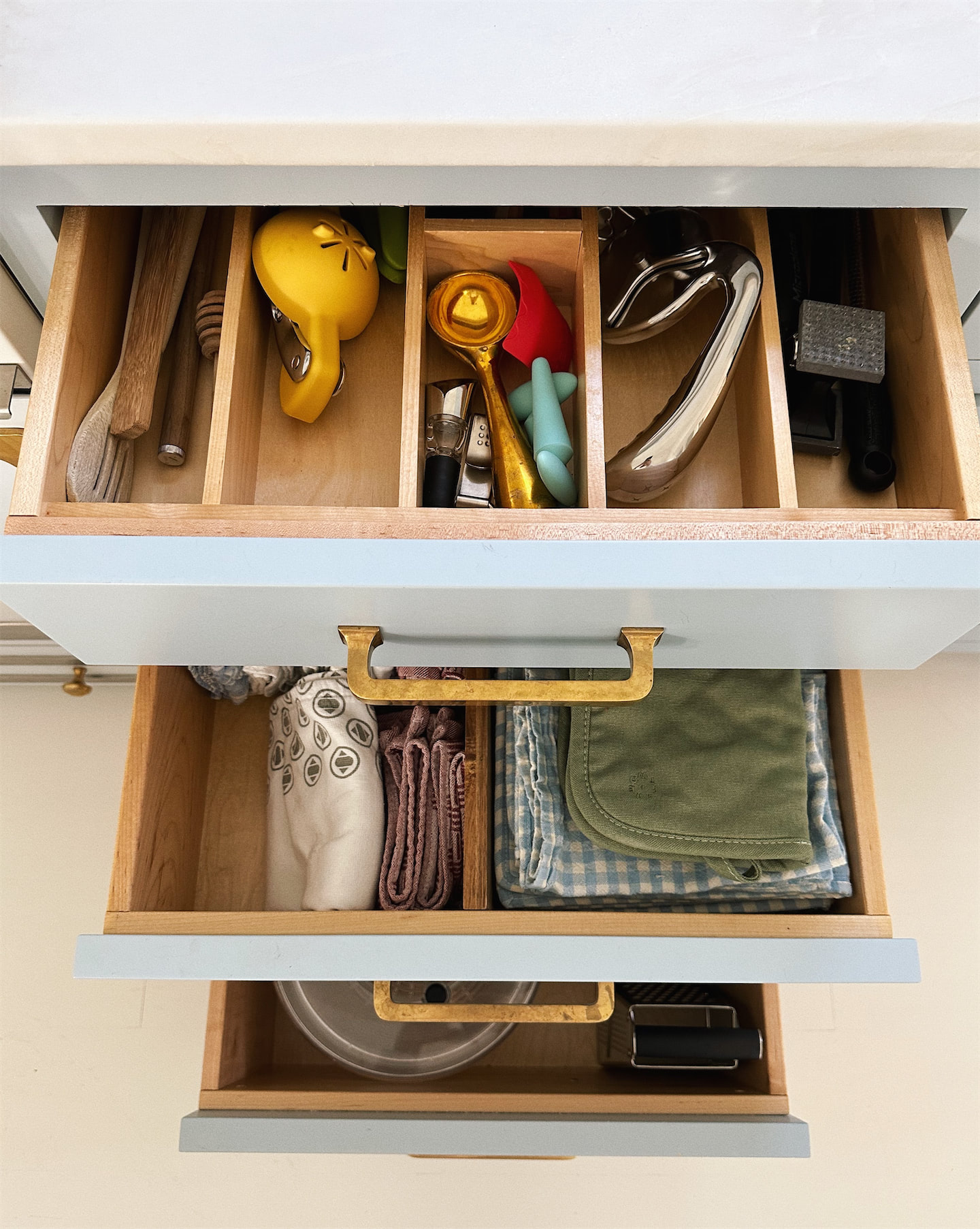 Organization of kitchen drawers