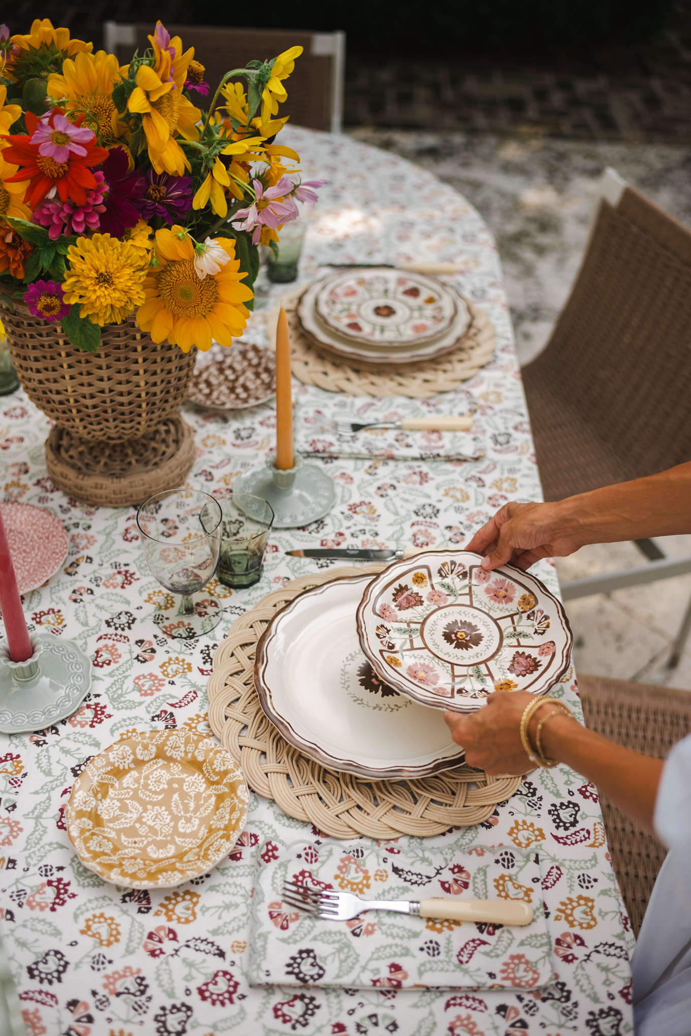 green burgundy floral tablescape