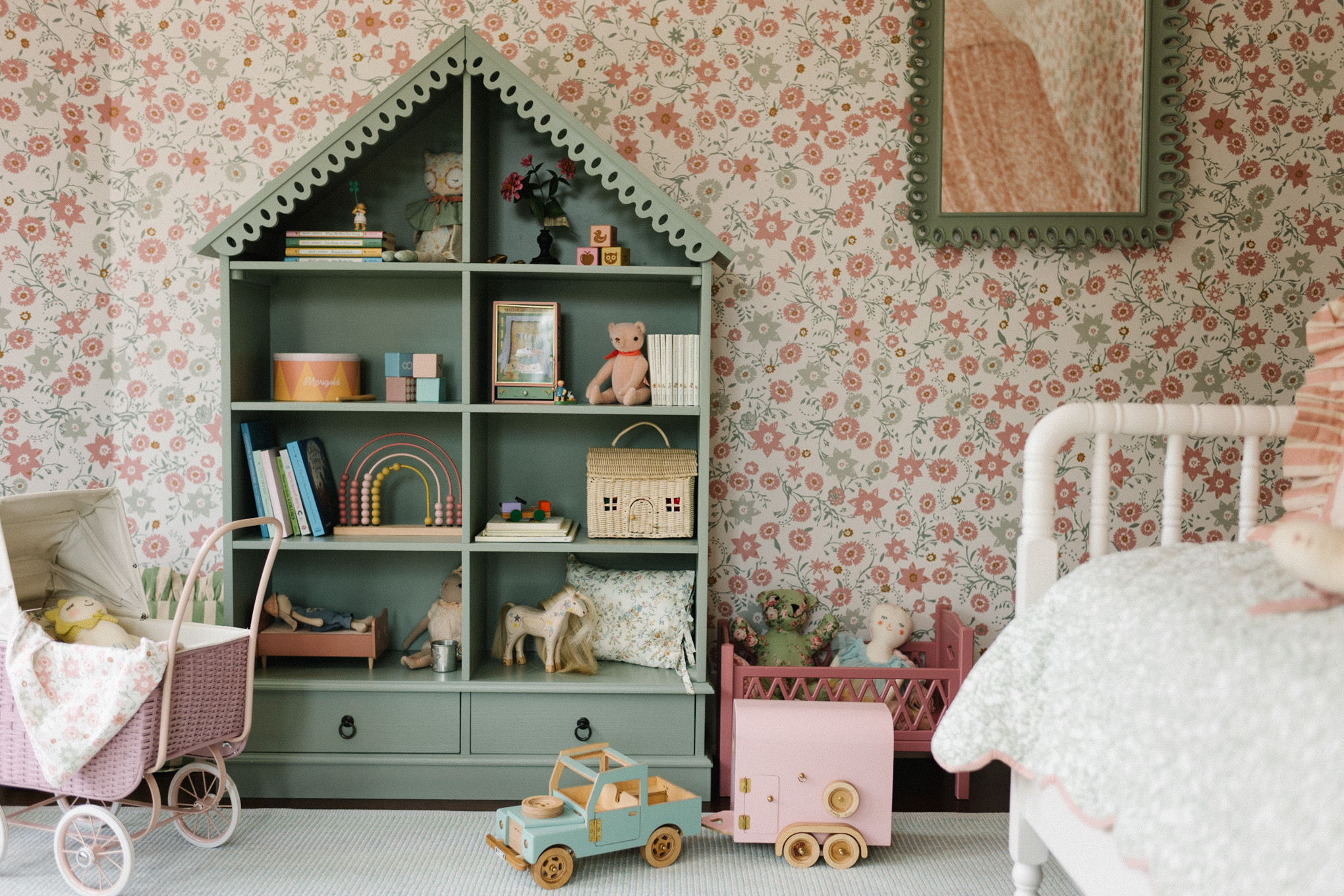 pink greenish  achromatic  floral kids furnishings  bedding toys wallpaper