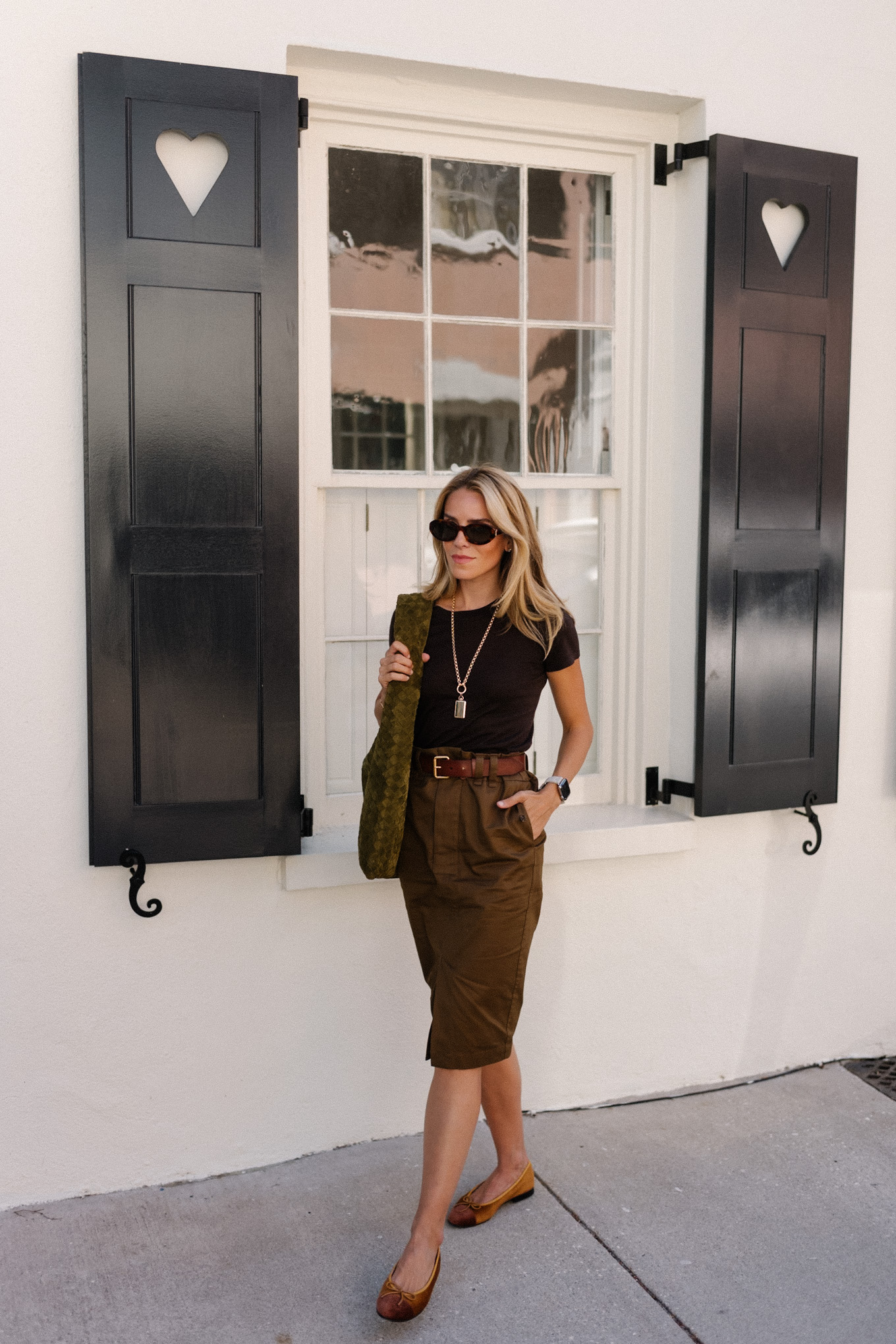 Black T-shirt Brown belted midi skirt Suede hobo bag