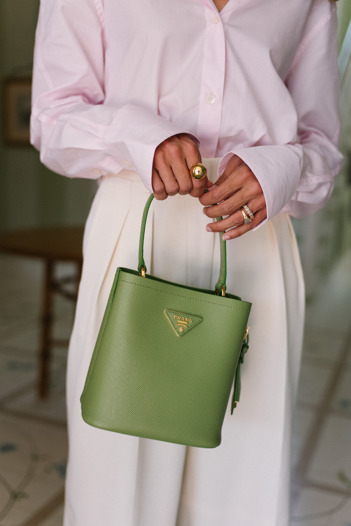 Lavender Poplin Button Up Shirt White Crepe Taper Pants Green Handbag