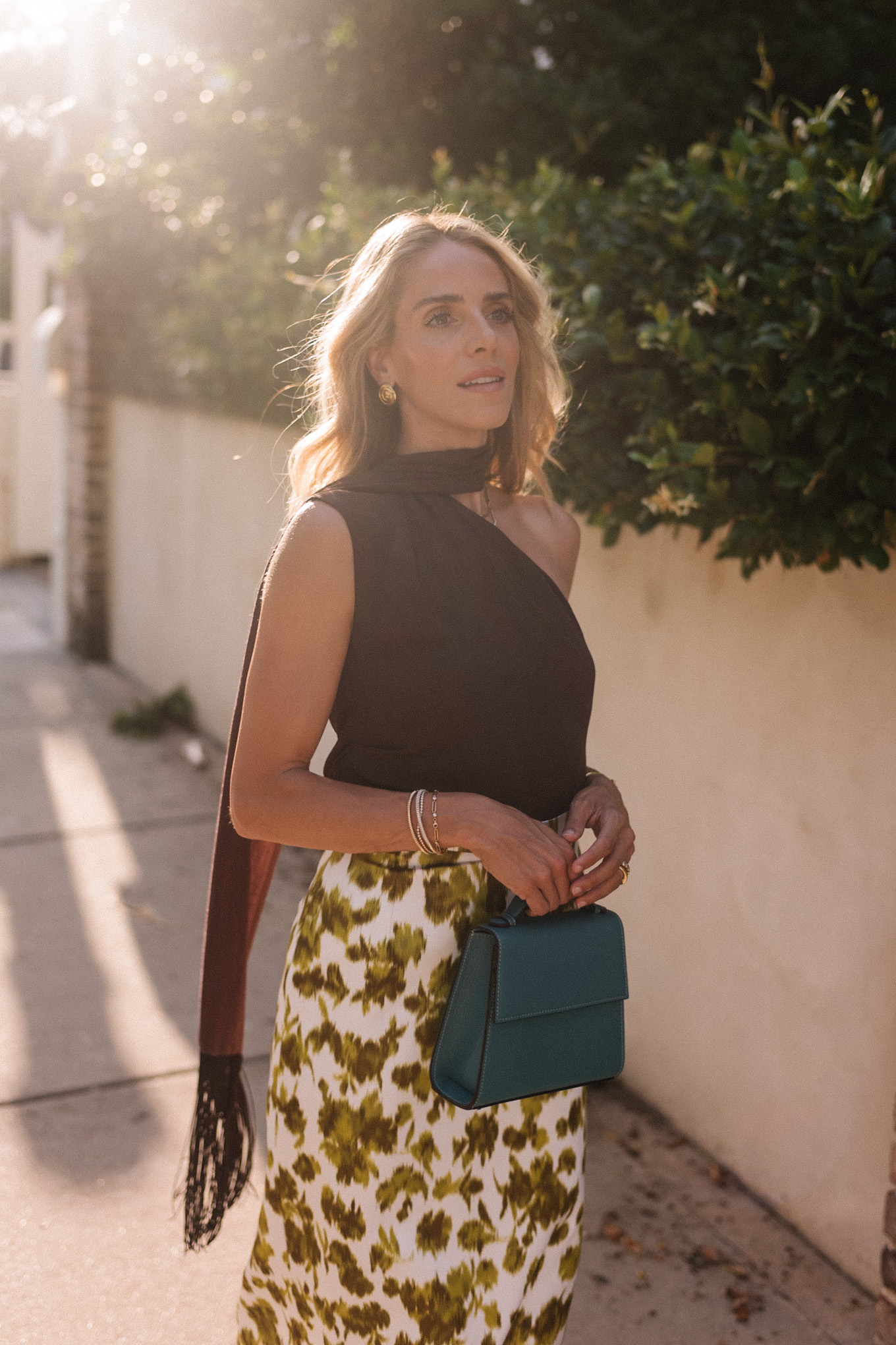 Brown edge scarf top floral silk skirt