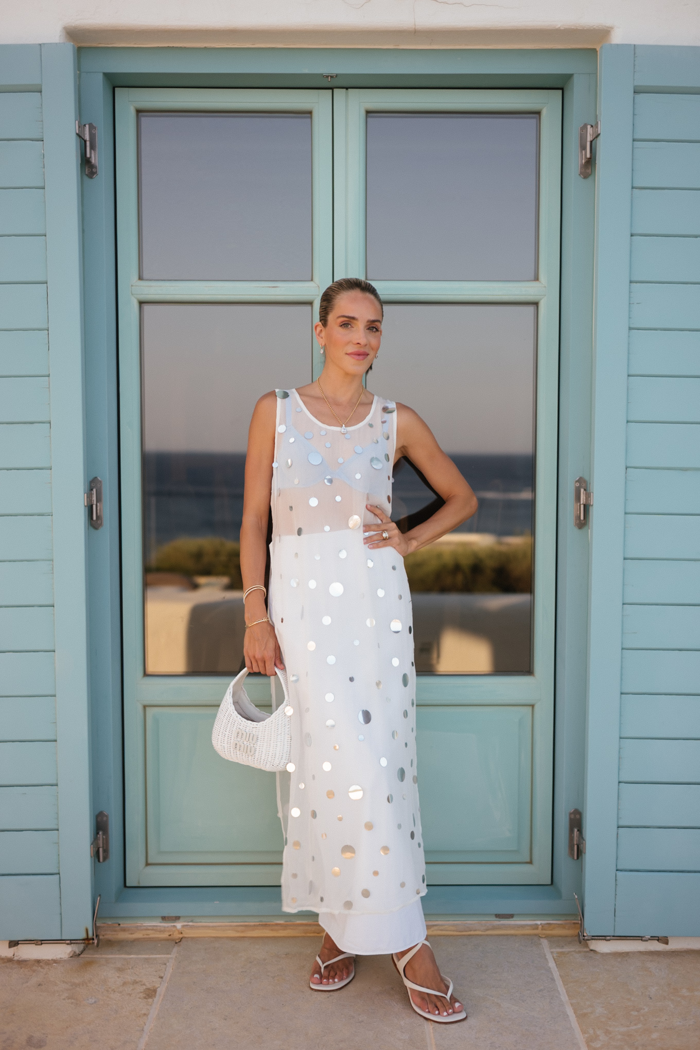White transparent sequin top top blue mesh bra white long skirt white leather sandals