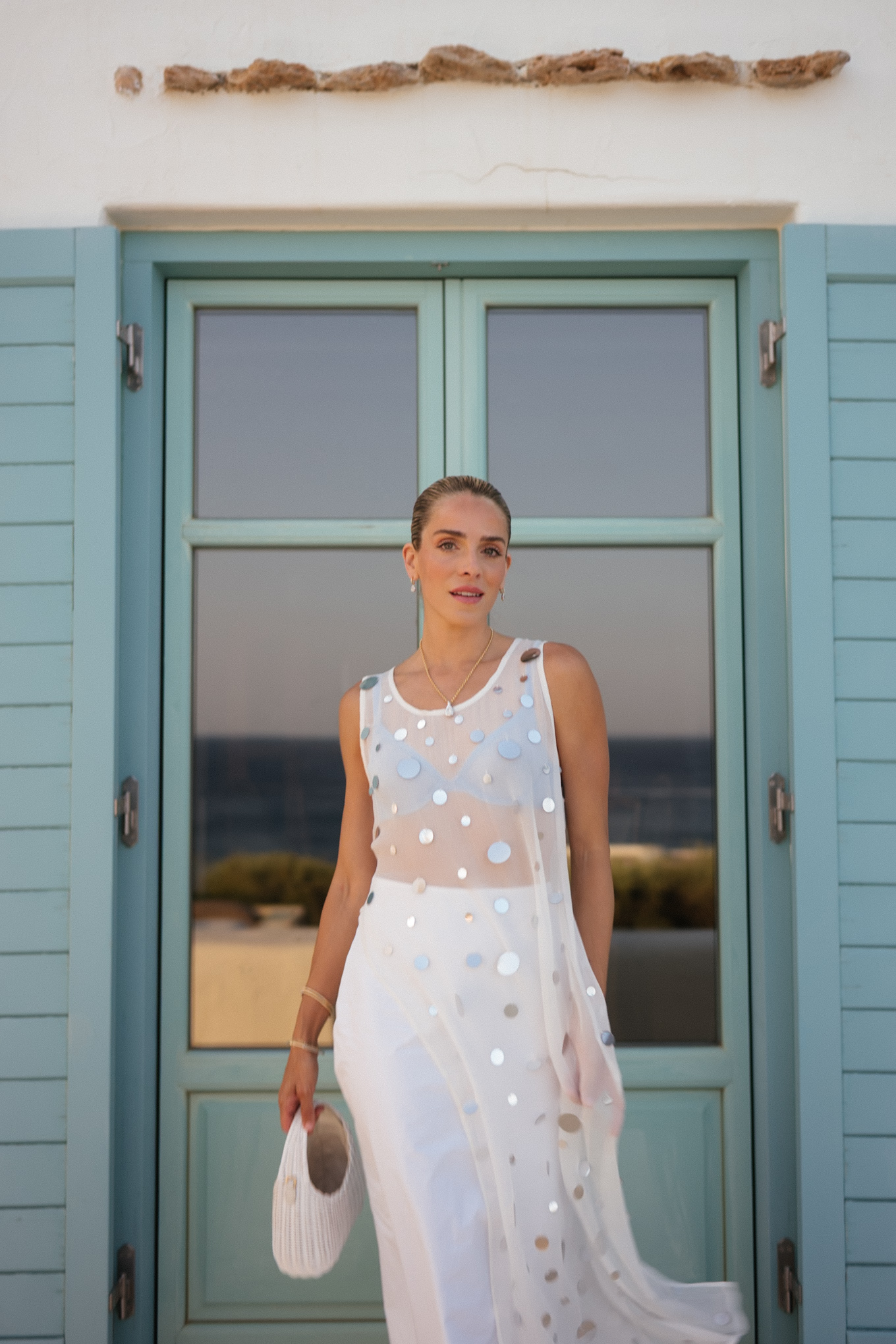 White transparent sequin top top blue mesh bra white long skirt white leather sandals