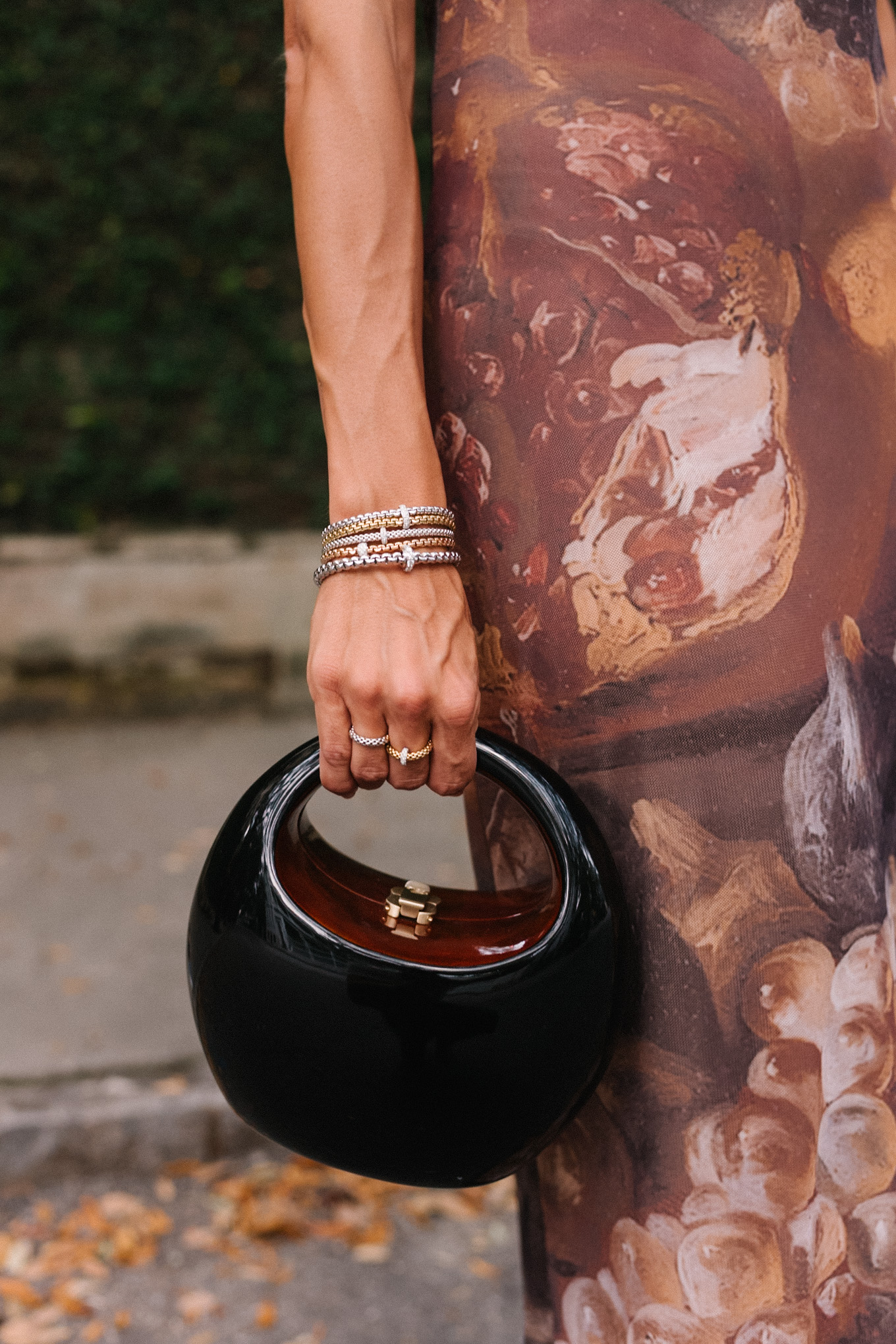 brown graphic fall dress black handbag timeless jewelry