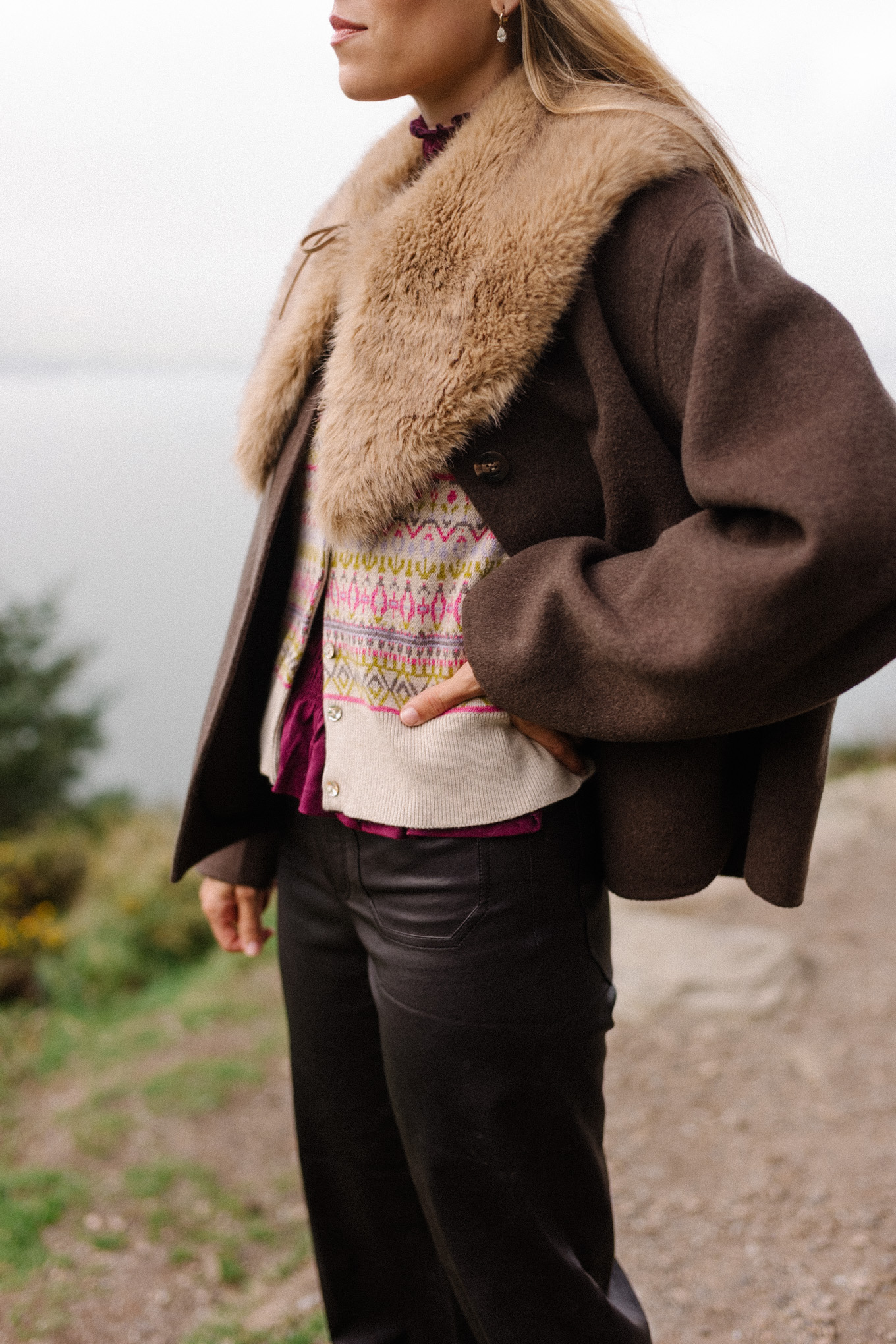 brown wool coat faux fur collar scarf black leather pants cashmere cardigan