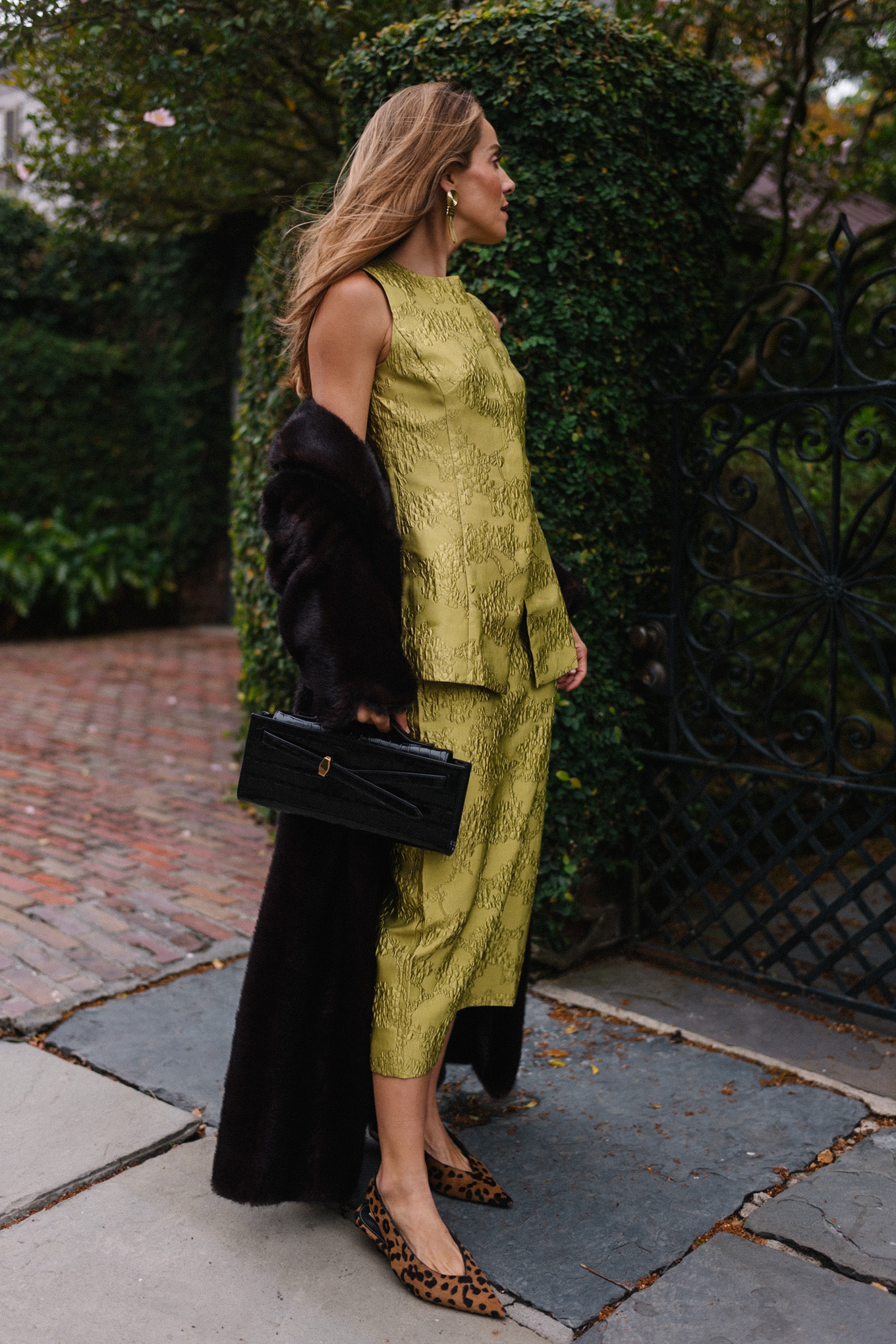 chartreuse top and skirt set black long coat black handbag leopard pumps